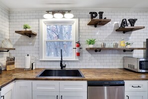 冰箱、微波炉、烤箱、炉灶