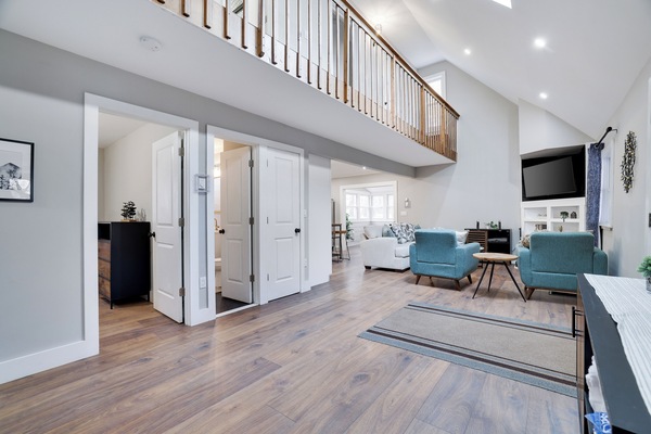 TV connectée, baby-foot, table de tennis de table, livres