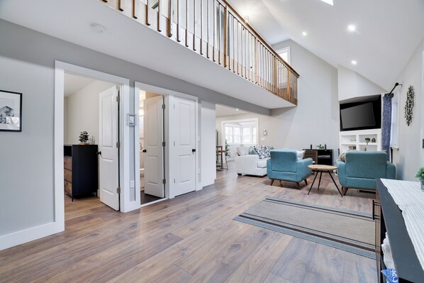 智能电视、桌上足球、乒乓球、书