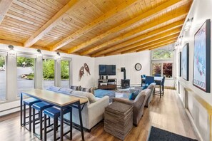 Interior - Keystone Mountain Escape – Walk to Lifts, Pool, Hot Tub & Sauna! (Keystone)