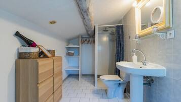 Hair dryer, towels
