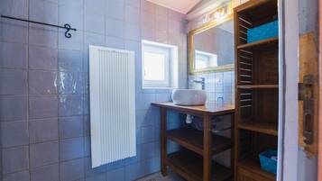 Hair dryer, towels