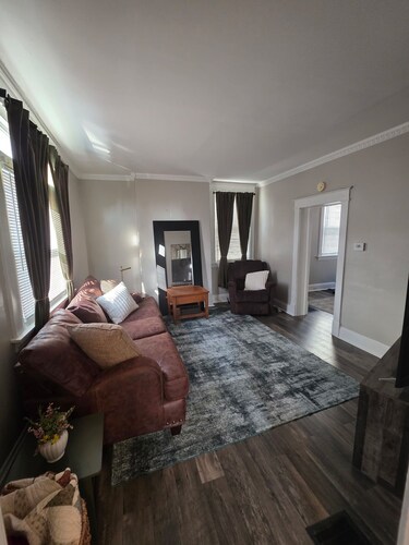 3-bedroom house in amazing Bellevue close to Downtown!