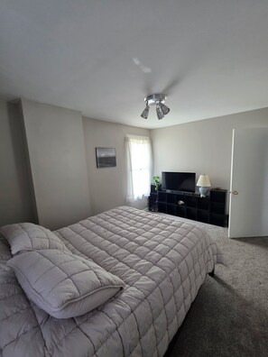 3 quartos, ferros/tábuas de passar roupa, Wi-Fi, roupa de cama