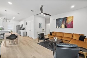 Living area - Cozy & Central ~ Close to i35 and 5M to Downtown! (Austin)
