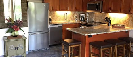 Deluxe Condo, 1 Bedroom, Non Smoking, Garden View | Dapur peribadi