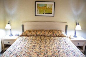Desk, laptop workspace, free WiFi - American Inn & RV Park (Meridian)