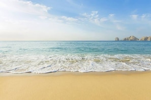 Sun loungers, beach towels - VILLA DEL ARCO RESORT & SPA 2BR Suite (Cabo San Lucas)