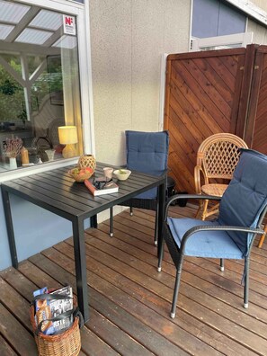 Outdoor dining - Holiday bliss by forest and Bornholms top beach (Nexø)