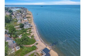 Beach - Beachside Bliss w/ Game Room, Gym & Golf Green (Westbrook)