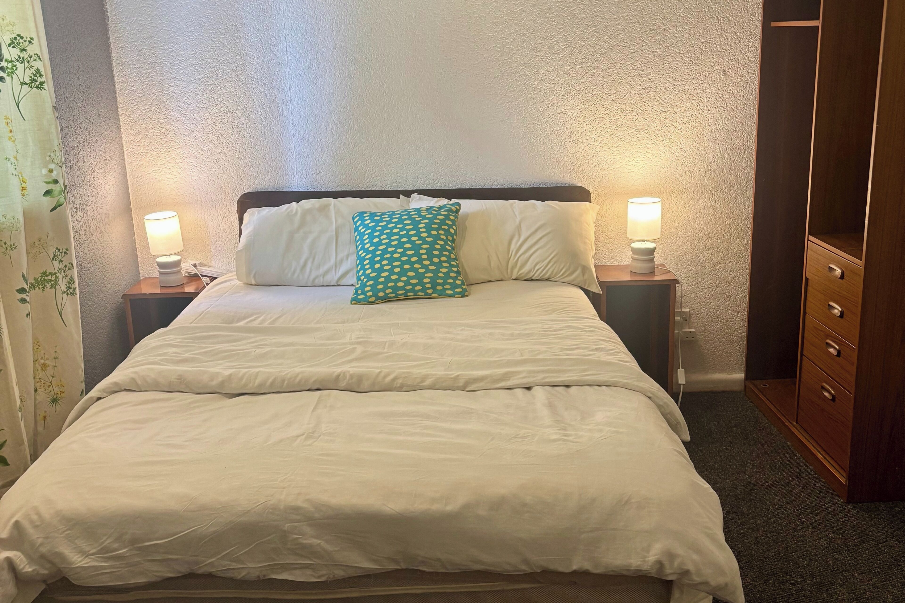 2 間臥室、免費無線上網、床單