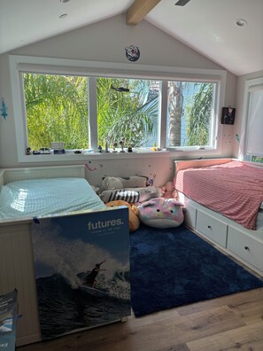 6 bedrooms, WiFi, bed sheets