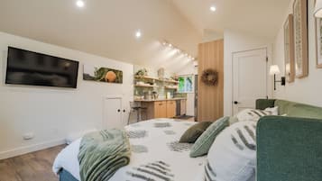 1 sovrum, internet och sÀngklÀder