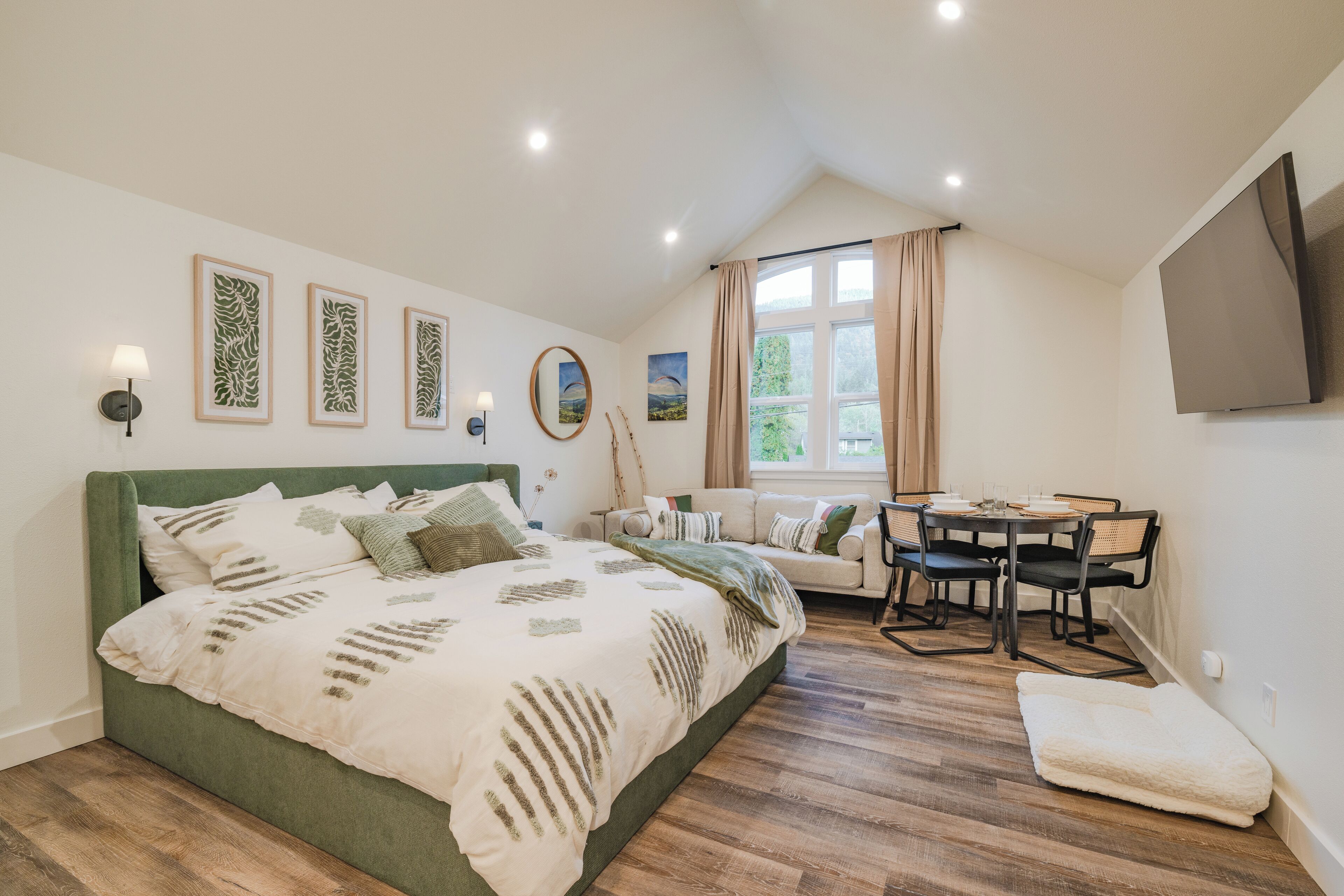 1 多间卧室、上网接入、床单