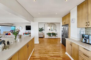 Apartment | 3 bedrooms, desk, Internet