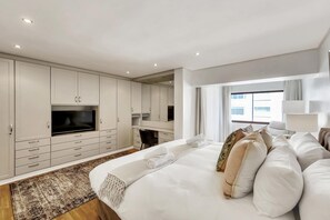 3 عدّة غرف نوم وخدمة الإنترنت