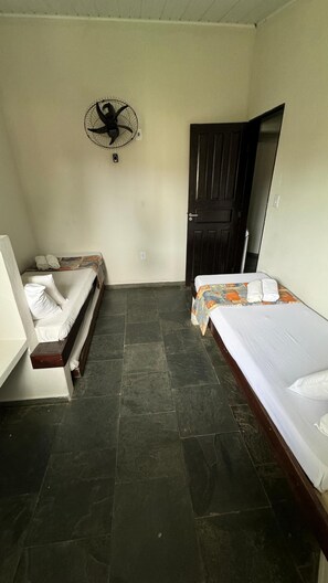 Fjölskylduhús á einni hæð - 2 svefnherbergi - útsýni yfir garð | Ókeypis þráðlaus nettenging