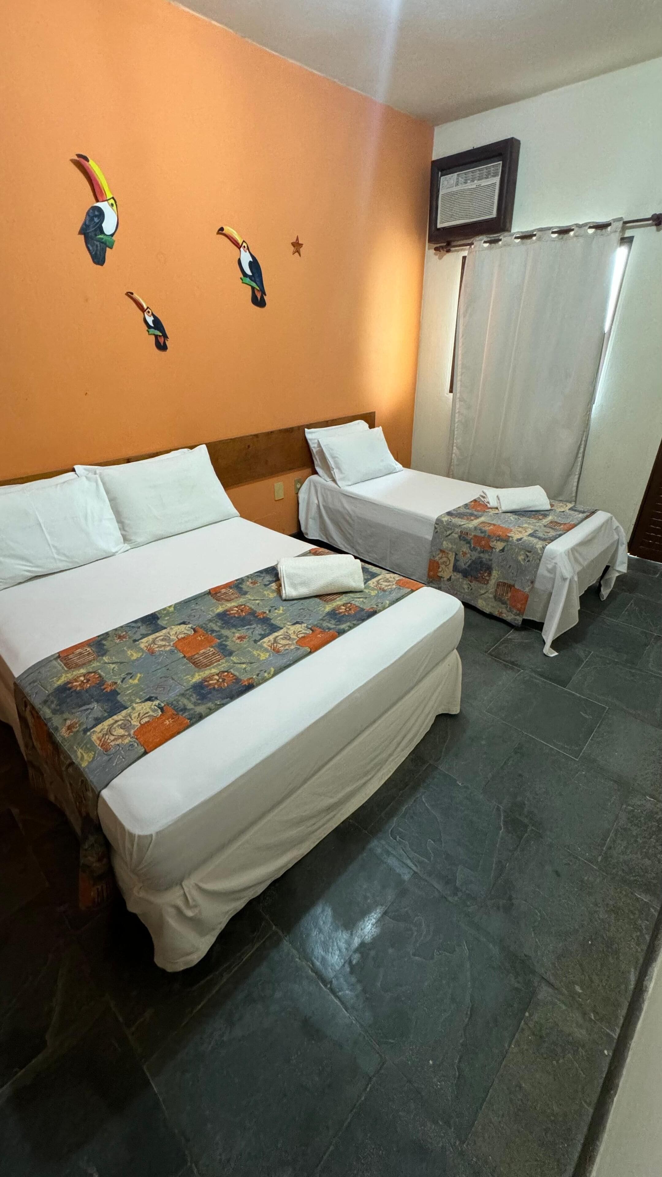 Quarto triplo clássico, sacada, vista para o jardim | Wi-Fi de cortesia