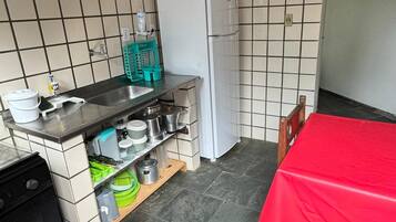 Family Bungalow, 2 Bedrooms, Garden View | Private kitchen