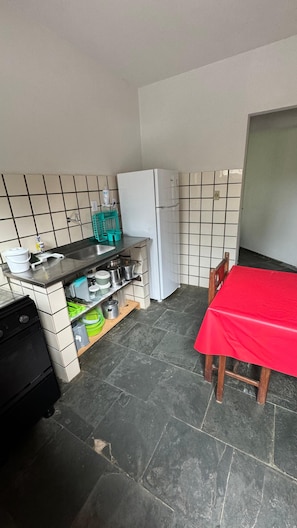 Familjebungalow - 2 sovrum - utsikt mot trädgården | Eget kök