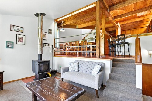 Pet-friendly Oceanfront Retreat near Twin Rocks Sleeps 14