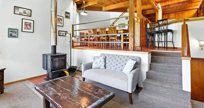 Pet-friendly Oceanfront Retreat near Twin Rocks Sleeps 14