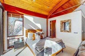 5 habitaciones, tabla de planchar con plancha, cuna de viaje y wifi 