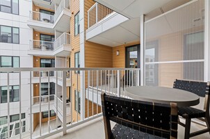 1 Bedroom Executive Suite w/ Balcony | Balcony
