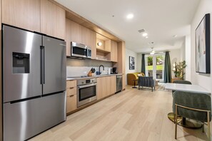 1 Bedroom Suite w/ Balcony | Private kitchen | Fridge, microwave, oven, stovetop - The Code Hotel (Austin)