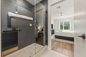 Deluxe-Apartment, 2 Schlafzimmer, Balkon | Badezimmer