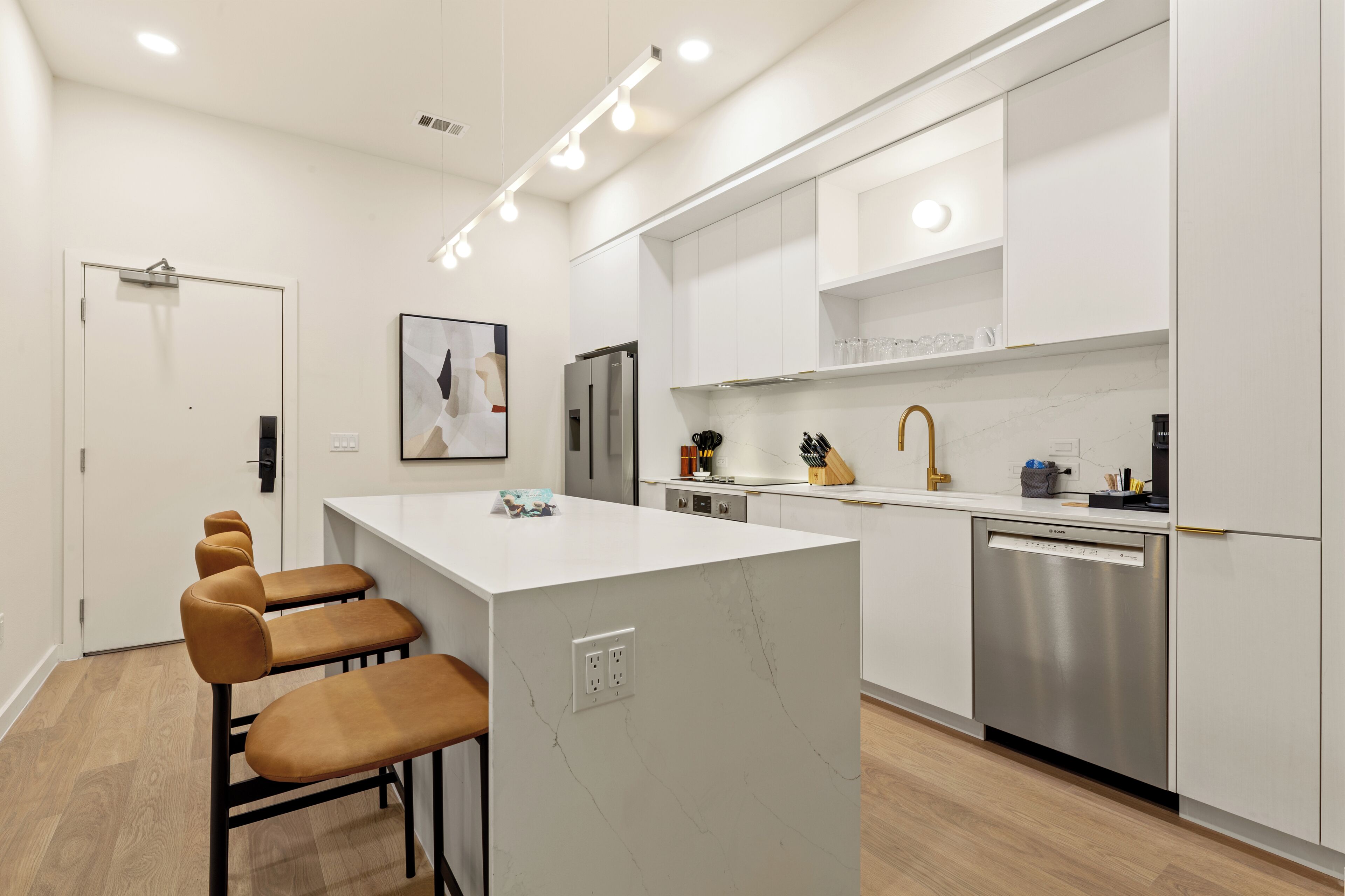 1 Bedroom Executive Suite w/ Balcony | Private kitchen | Fridge, microwave, oven, stovetop