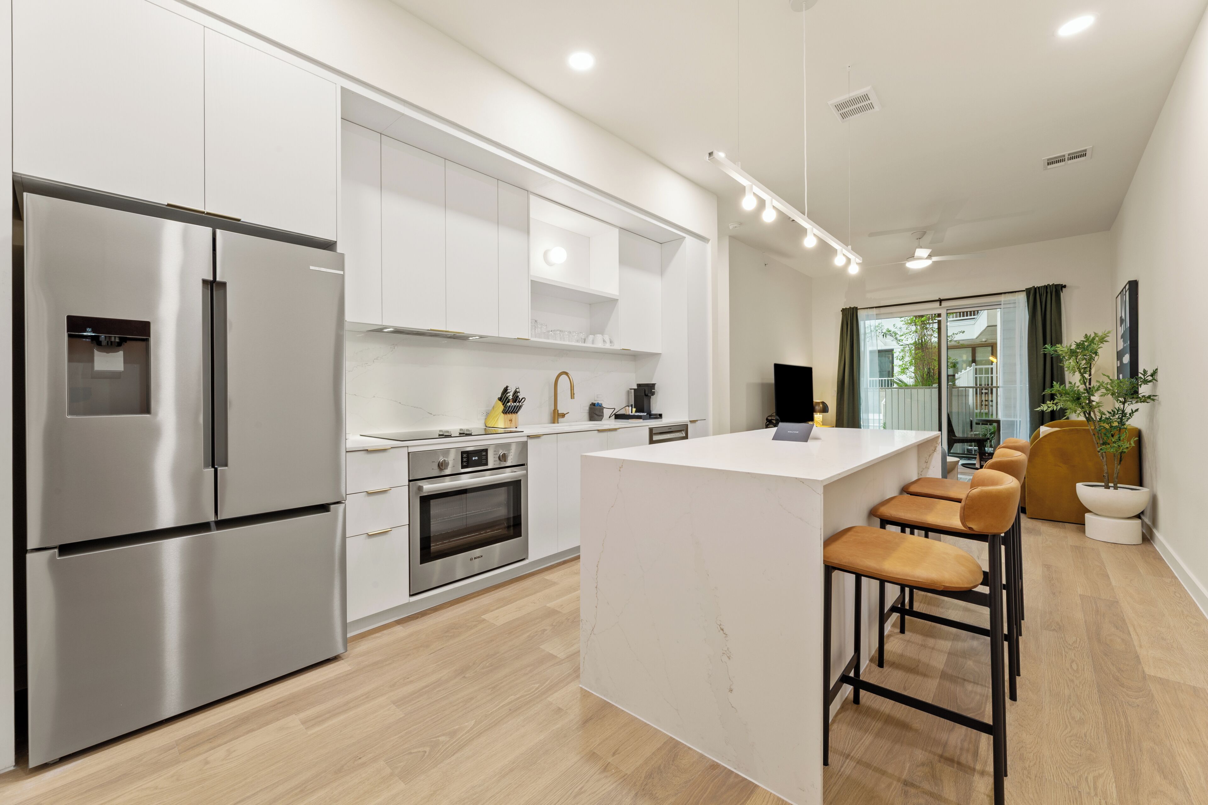 Suite Eksekutif, 1 kamar tidur, balkon | Dapur pribadi | Lemari es, microwave, oven, dan kompor