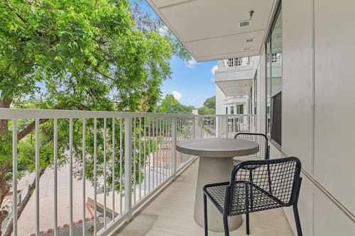 2 Bedroom Superior Suite w/ Balcony | Balcony
