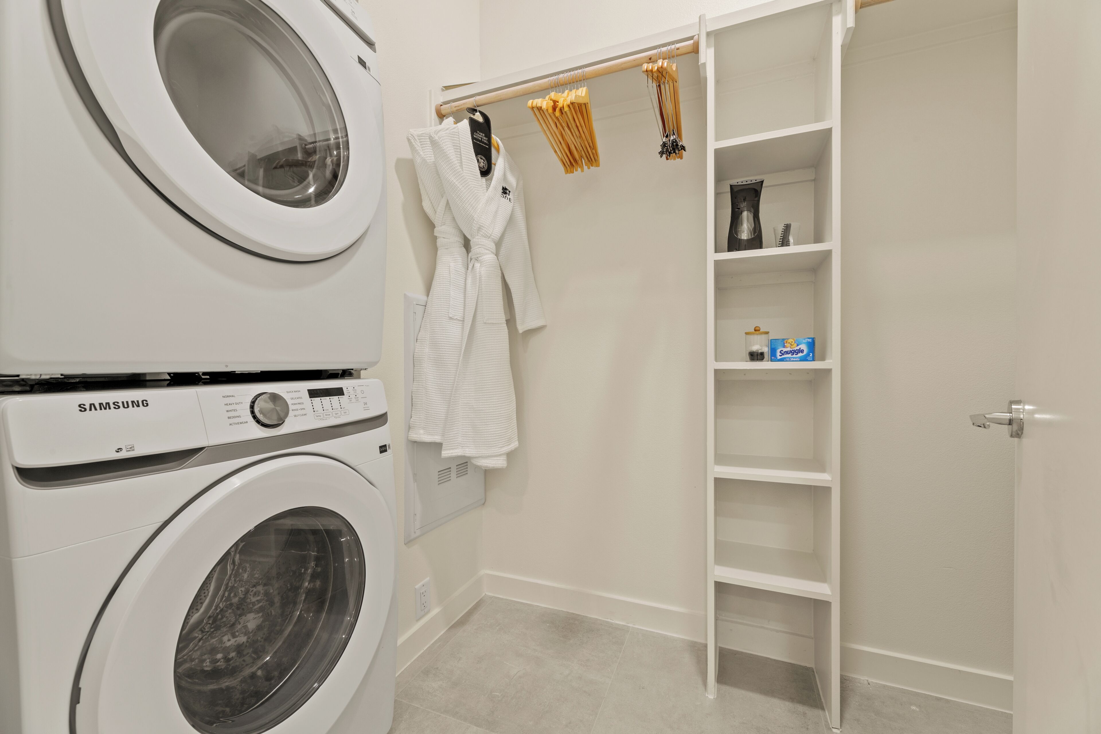1 Bedroom Executive Suite w/ Balcony | Laundry