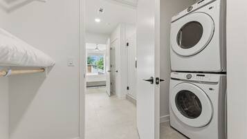 1 Bedroom Superior Suite w/ Balcony | Laundry
