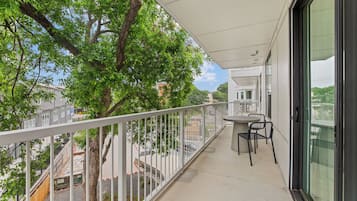 2 Bedroom Superior Suite w/ Balcony | Balcony