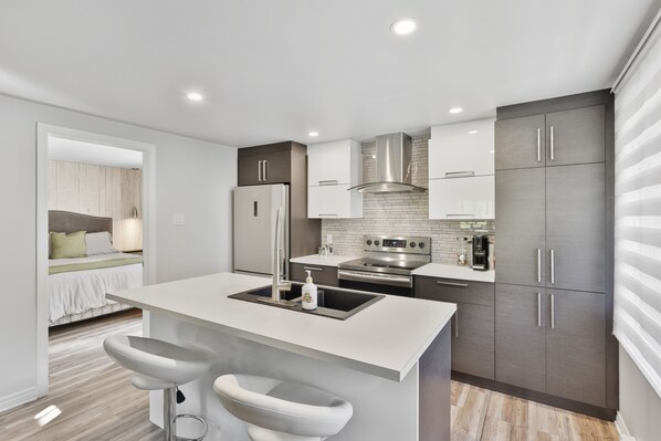 Fridge, microwave, oven, stovetop