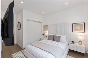 Family House, City View | Iron/ironing board, free WiFi
