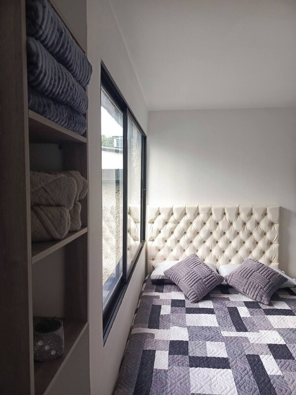 5 chambres, fer et planche à repasser, accès à Internet, literie fournie