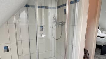 Apartment, 2 Bedrooms, Pets allowed, City View | Bathroom shower