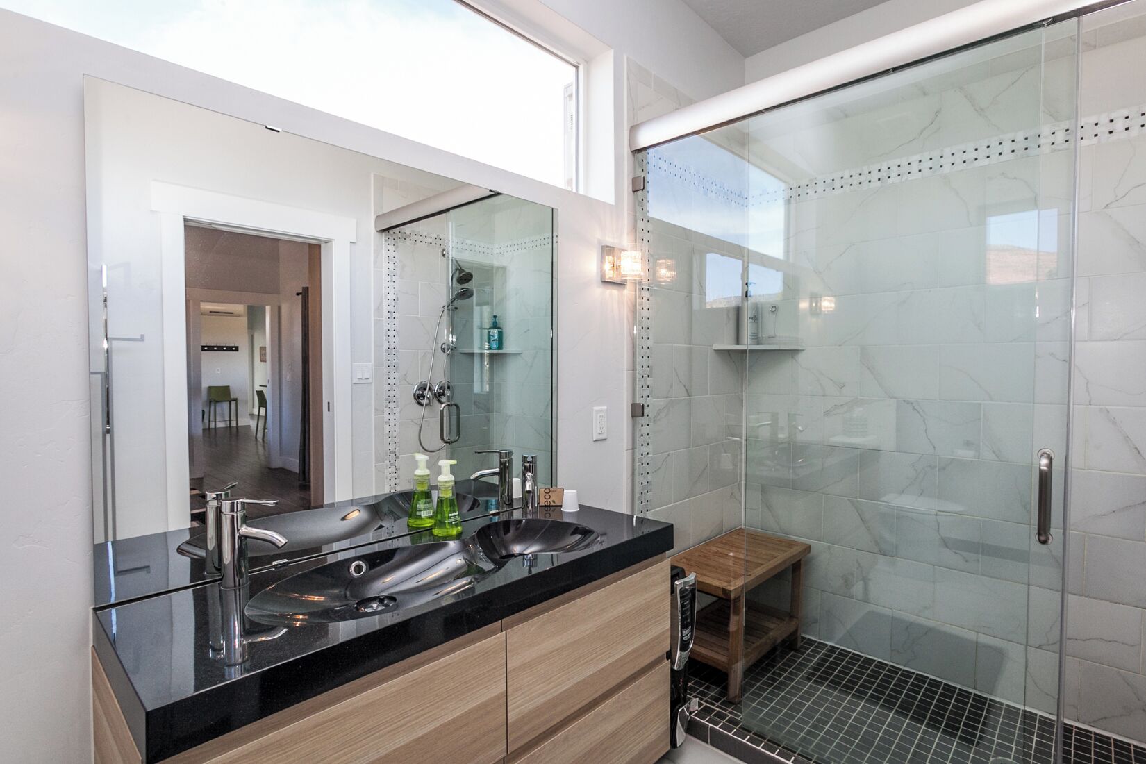 Hårføner, håndklær, såpe og toalettpapir