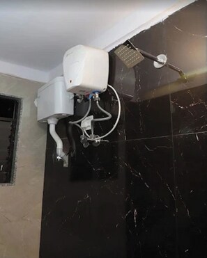 Deluxe Room | Bathroom