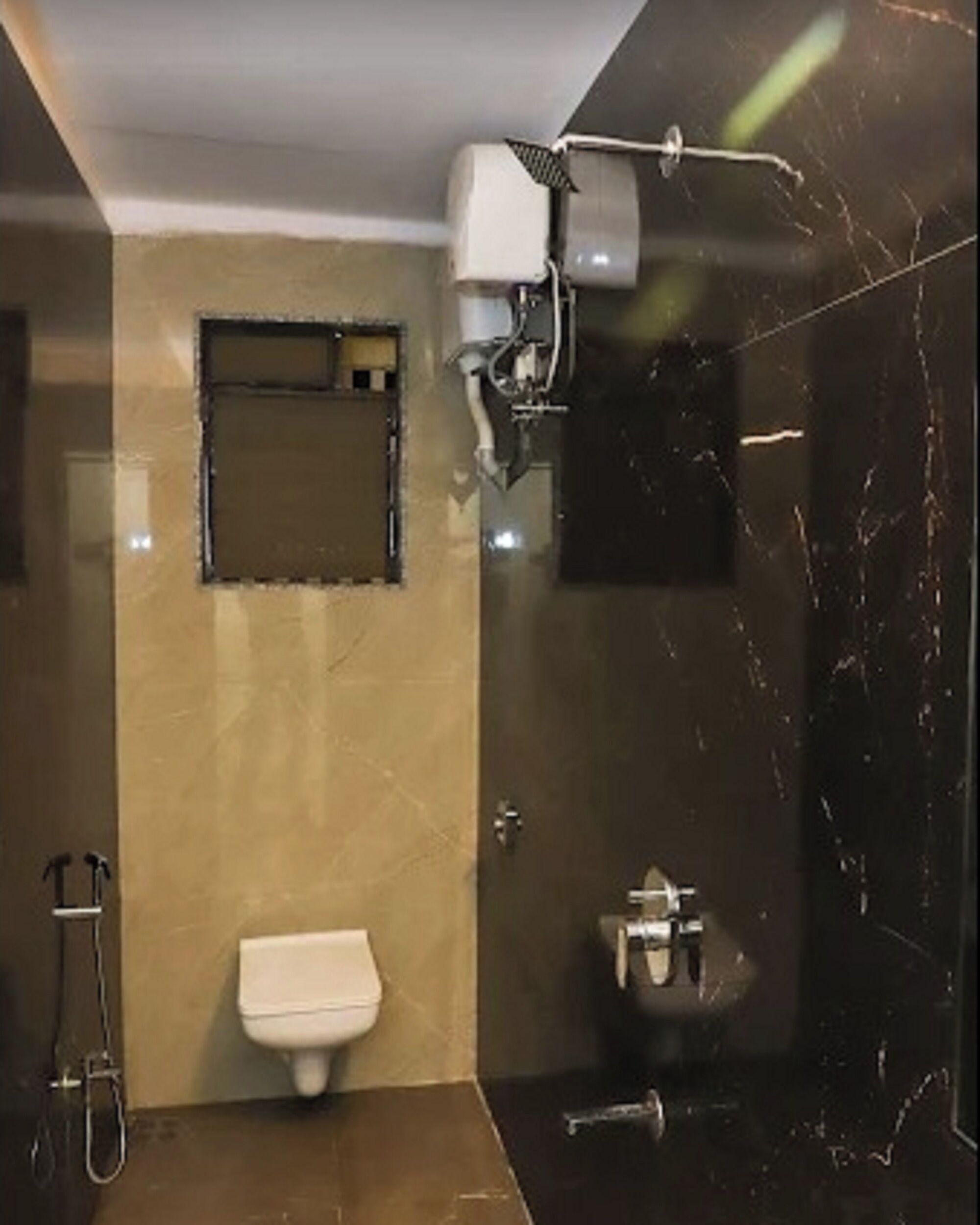 Habitación Deluxe | Baño | Regadera, toallas, jabón, shampoo 