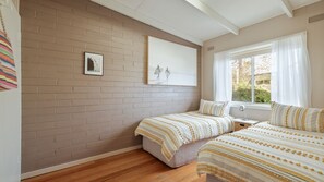 2 slaapkamers, een strijkplank/strijkijzer, gratis wifi, beddengoed