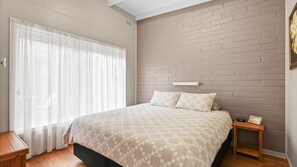 2 slaapkamers, een strijkplank/strijkijzer, gratis wifi, beddengoed