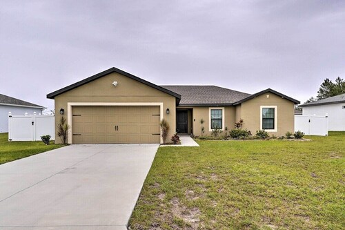 Enchanting 4-bedroom house with large fence backyard in Poinciana near Lego Land