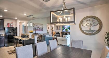 Enchanting 4-bedroom house with large fence backyard in Poinciana near Lego Land