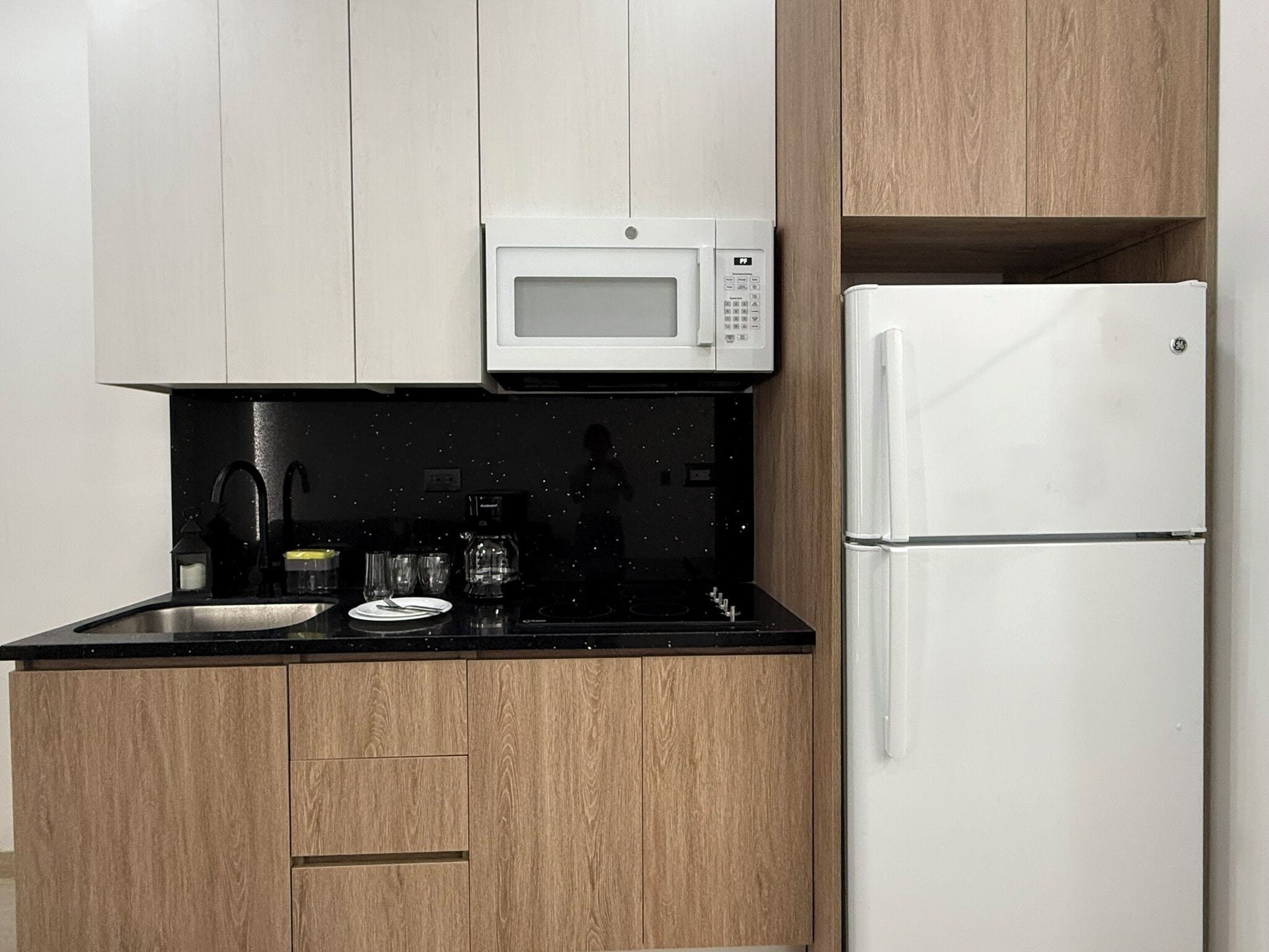 Full-sized fridge, microwave, cookware/dishes/utensils