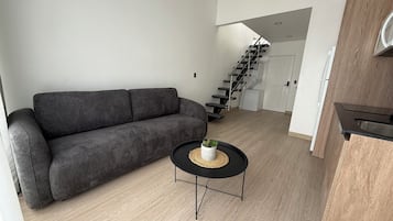 Espacio para trabajar con laptop, wifi gratis y ropa de cama