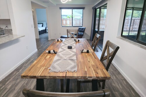 Accessible Palm Bay Escape Arcade•Coffee Bar•Wi-Fi•Work Space•Roll-in Shower